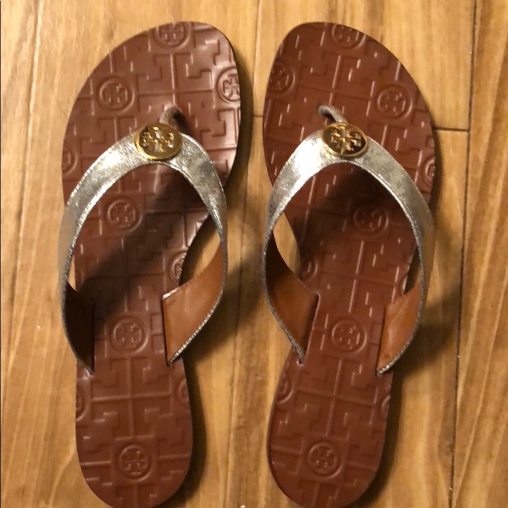 NEW Tory Burch “Thora” Reverse Metallic Sandal